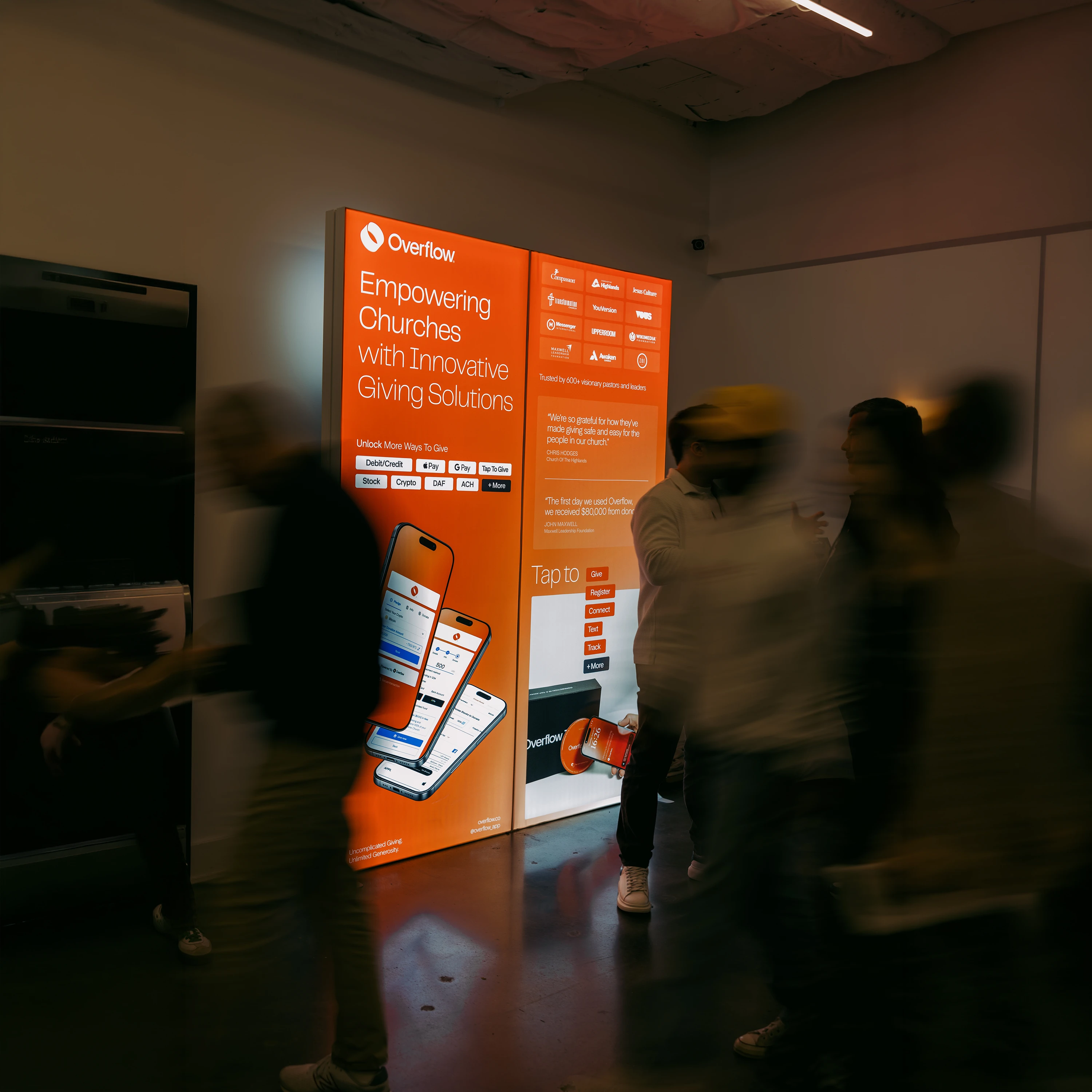 How Travelight SEG Displays Brought Overflow’s Brand to Life