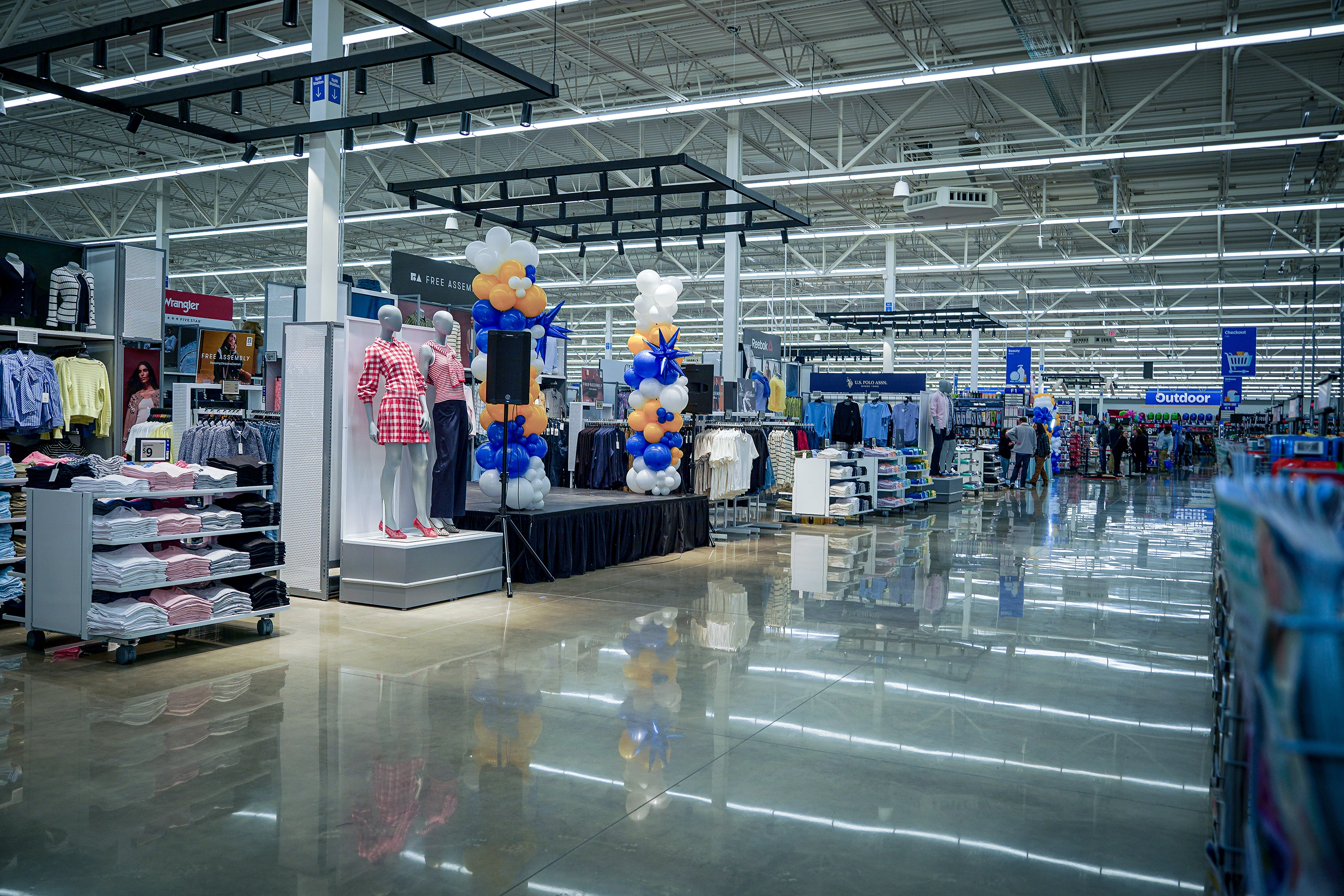 Walmart Opens Next-Generation Supercenter in Jacksonville